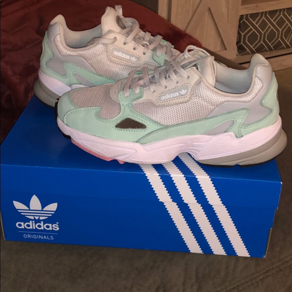Adidas Falcon
